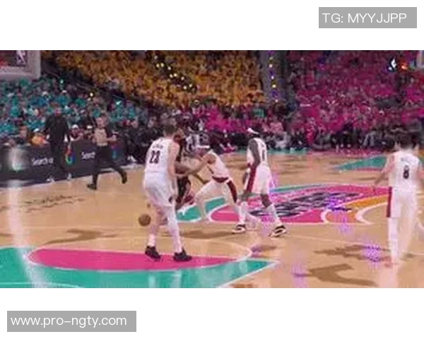 理查兹排球式进攻篮板助古德温压哨三分点燃全场激情